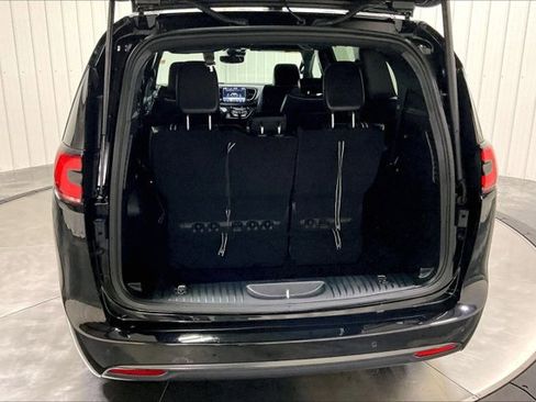 Used 2025 Chrysler Pacifica Limited FWD image 39