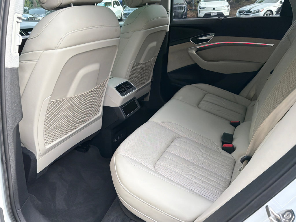 Used 2019 Audi e-tron Prestige w/ Prestige Package AWD/4WD image 15