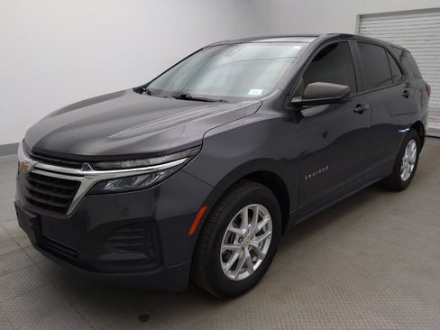Used 2022 Chevrolet Equinox LS FWD image 2