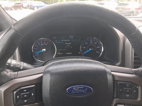 Used 2018 Ford Expedition XLT w/ Equipment Group 202A AWD/4WD image 9
