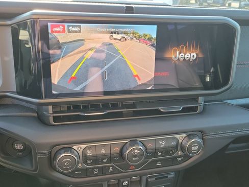 New 2026 Jeep Wrangler Unlimited Rubicon w/ Technology Group image 9