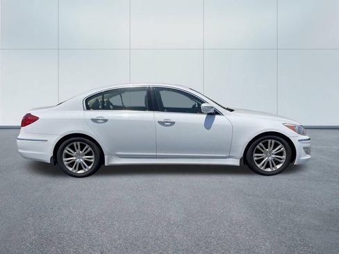 Used 2014 Hyundai Genesis 3.8 RWD image 6
