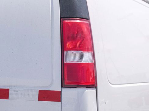 Used 2021 Chevrolet Express 2500 RWD image 10