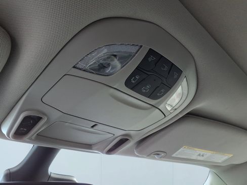 Used 2023 Chrysler Pacifica Limited w/ Uconnect Theater Family Group image 19