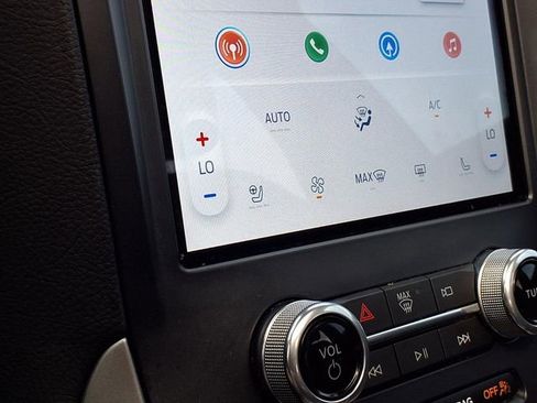 Used 2022 Ford Edge ST-Line w/ Cold Weather Package image 5