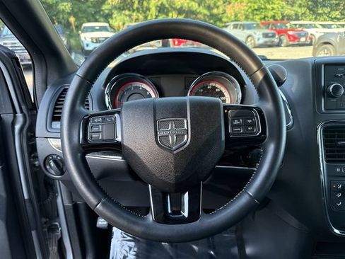 Used 2016 Dodge Grand Caravan SE FWD image 14