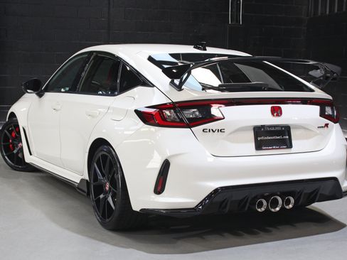 Used 2024 Honda Civic Type R image 9