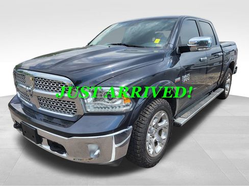 Used 2013 RAM 1500 Laramie w/ Convenience Group AWD/4WD image 3