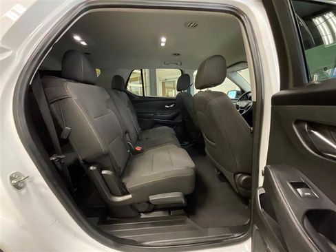 Used 2021 Chevrolet Traverse LS image 21