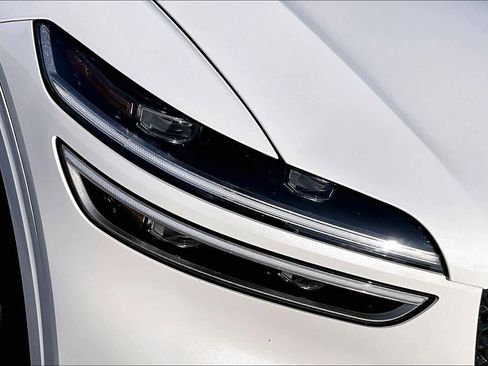 Used 2025 Genesis GV70 2.5T w/ Advanced Package image 27