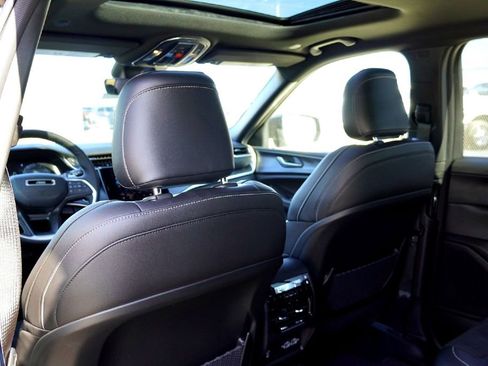 New 2025 Jeep Grand Cherokee L Altitude image 31