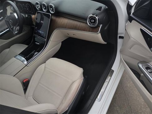 Used 2022 Mercedes-Benz C 300 C 300 image 8