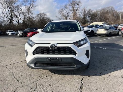 Used 2021 Toyota RAV4 LE image 8