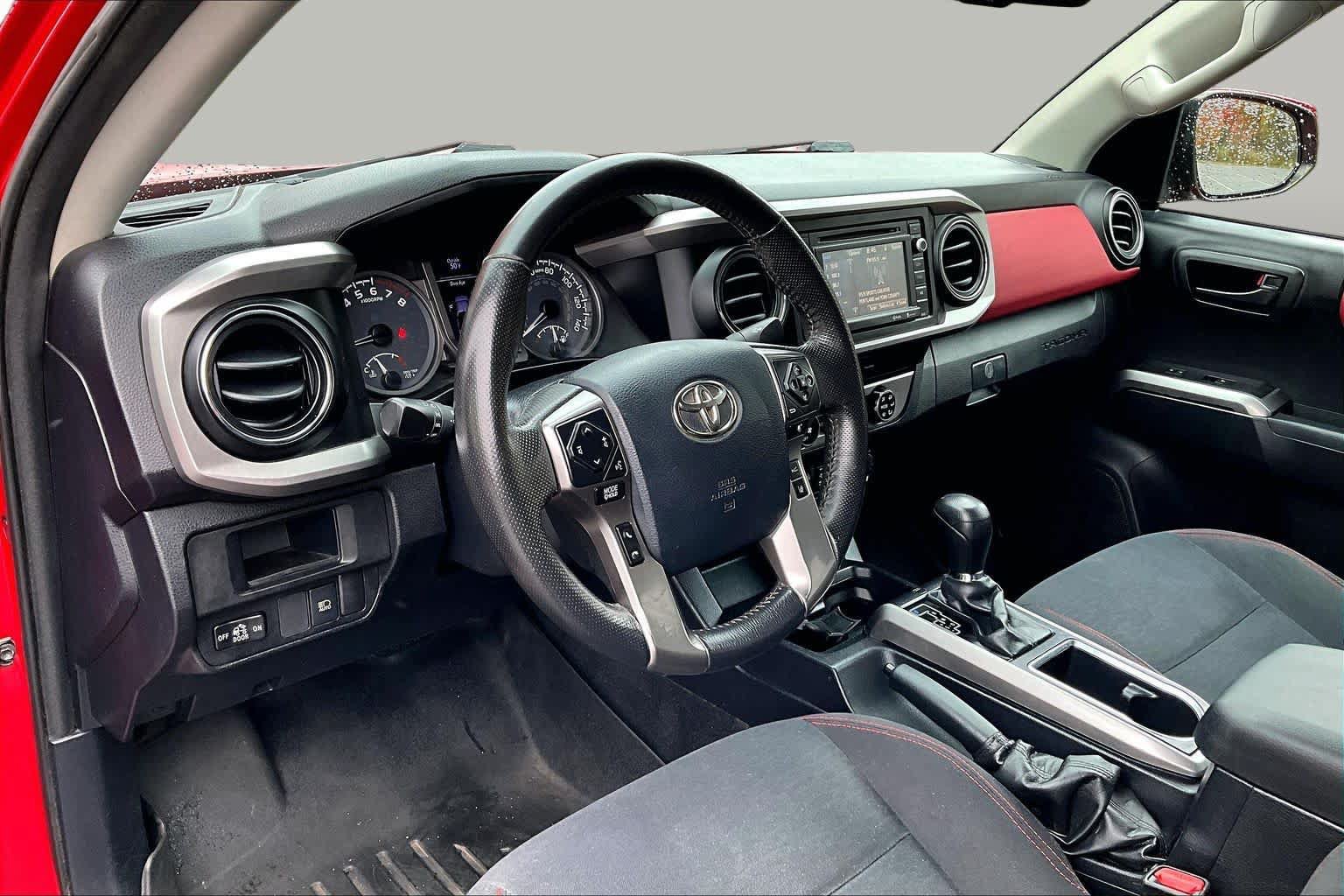 Used 2018 Toyota Tacoma SR5 AWD/4WD image 18