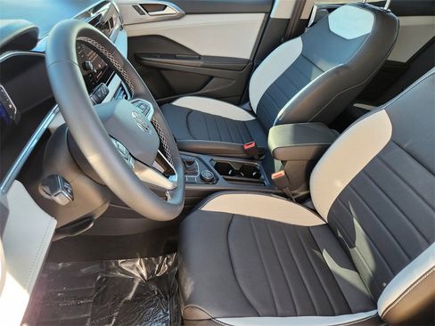 New 2026 Volkswagen Taos SEL image 5