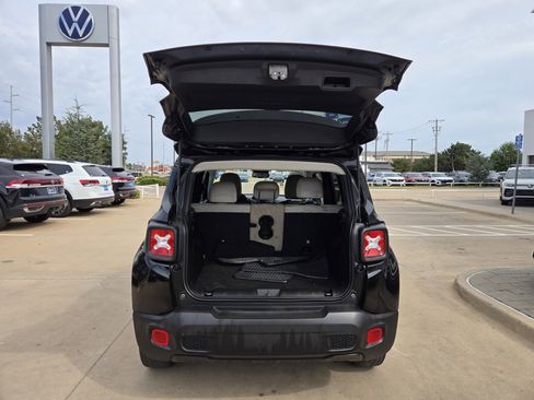 Used 2022 Jeep Renegade Latitude w/ Convenience Group image 15