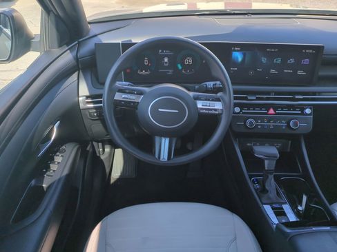 Certified 2025 Hyundai Santa Cruz SE FWD image 18