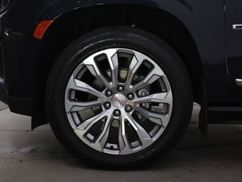 Used 2023 GMC Yukon XL Denali AWD/4WD image 33