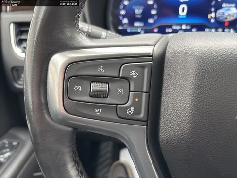 Used 2023 Chevrolet Suburban Premier image 22