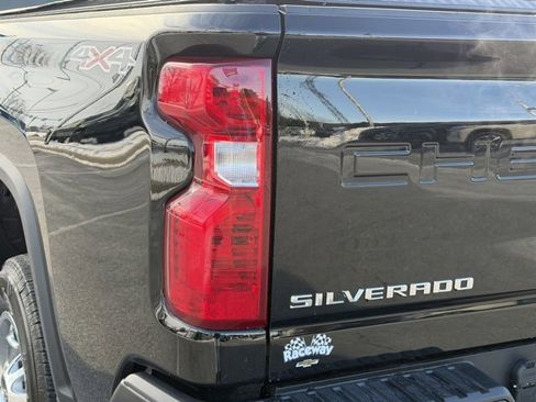 Used 2024 Chevrolet Silverado 2500 W/T image 21