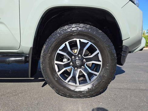 Used 2022 Toyota Tacoma TRD Sport image 9