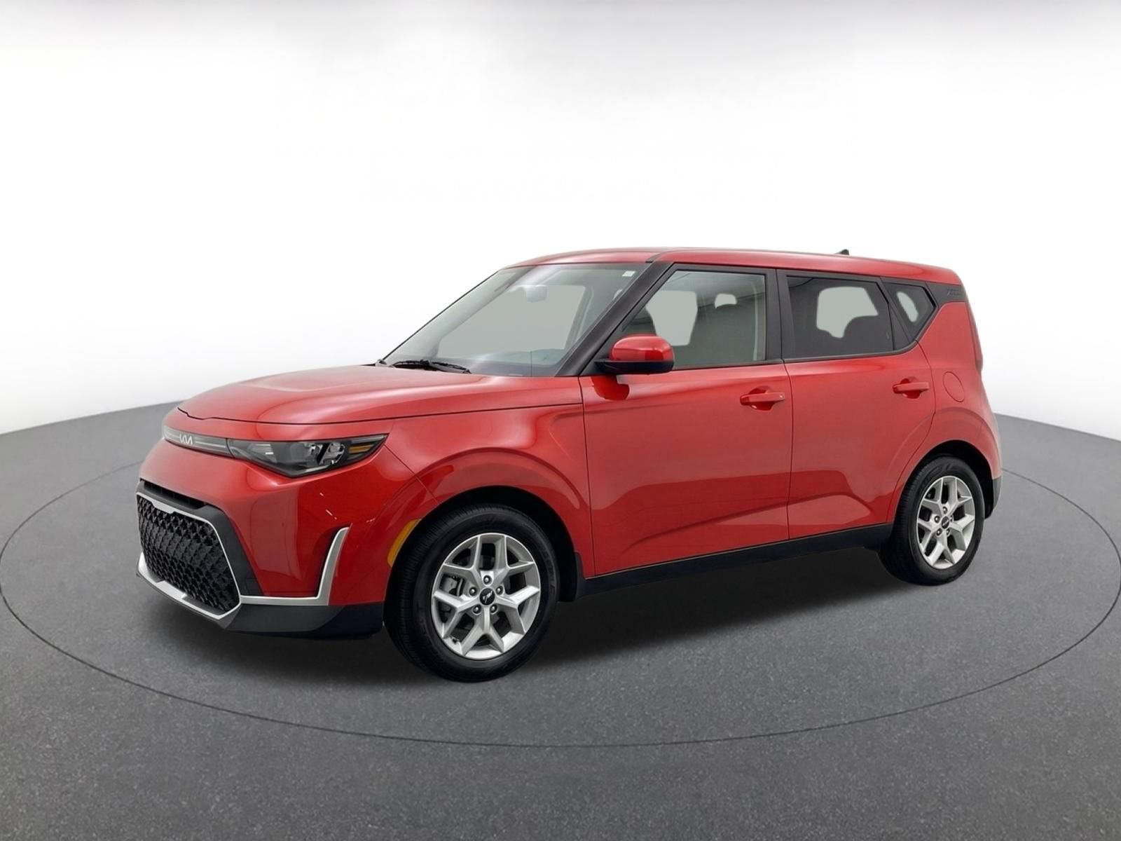 Used 2025 Kia Soul LX w/ LX Technology Package FWD image 3