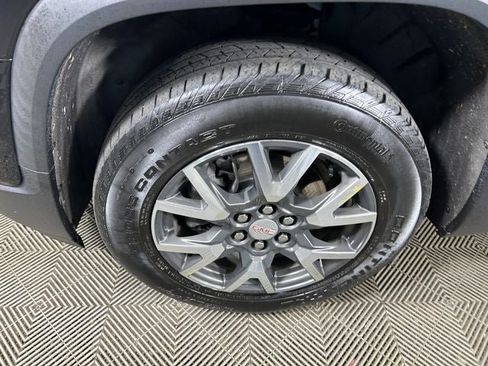 Used 2023 GMC Acadia SLE FWD image 11