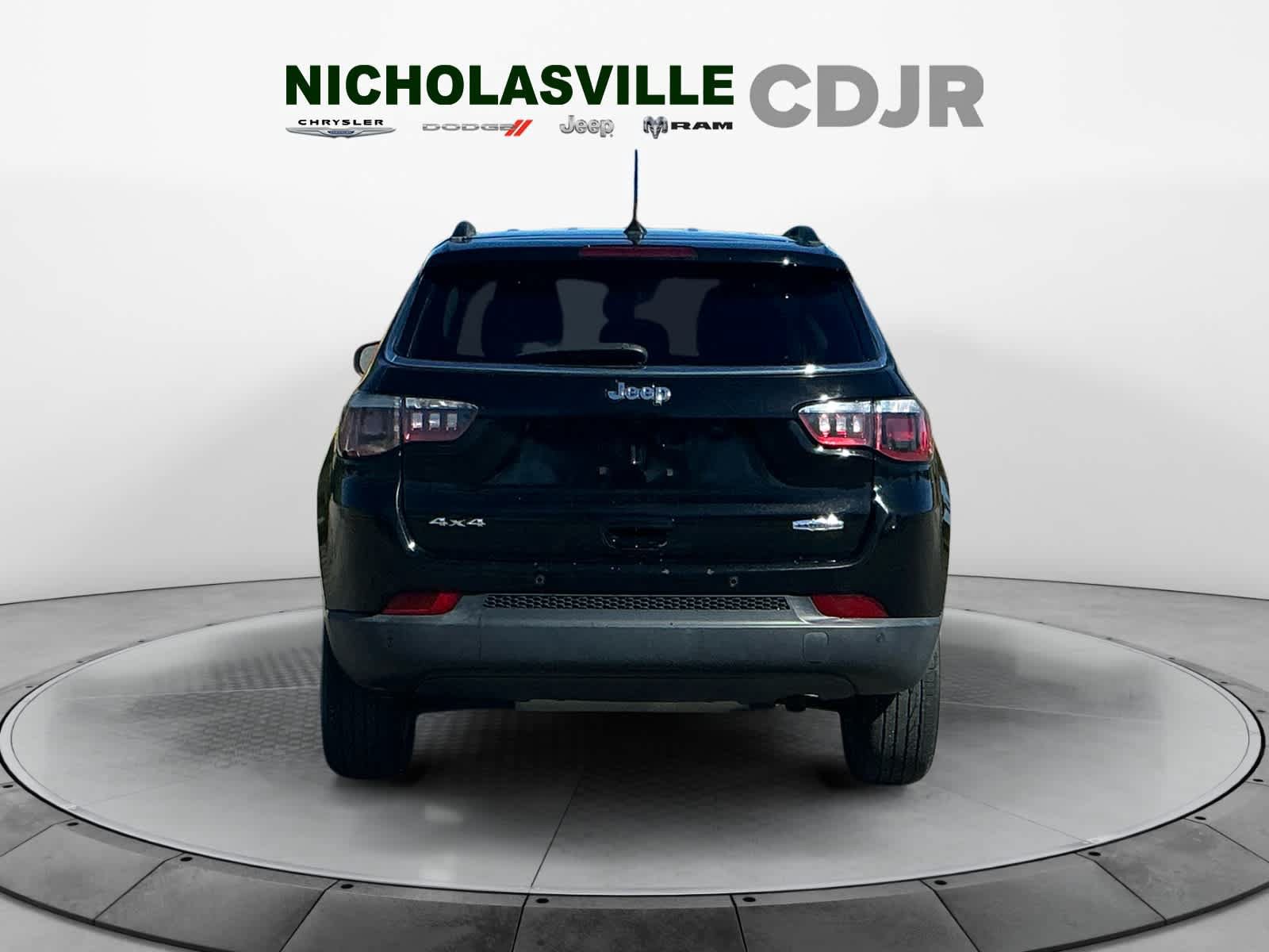 Used 2019 Jeep Compass Latitude w/ Popular Equipment Group AWD/4WD image 4