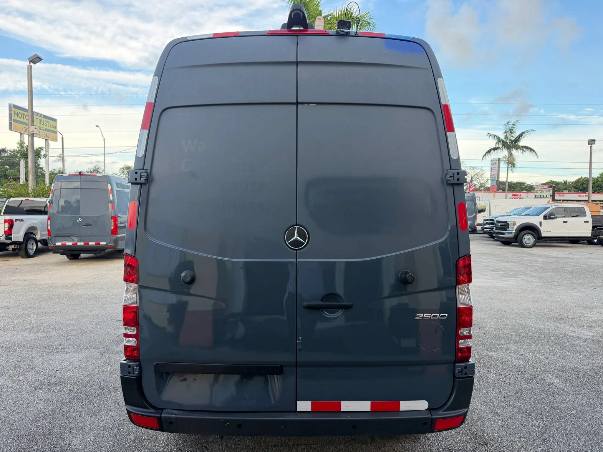 Used 2018 Mercedes-Benz Sprinter 2500 image 4