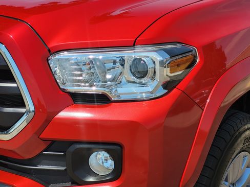 Certified 2019 Toyota Tacoma SR5 RWD image 5