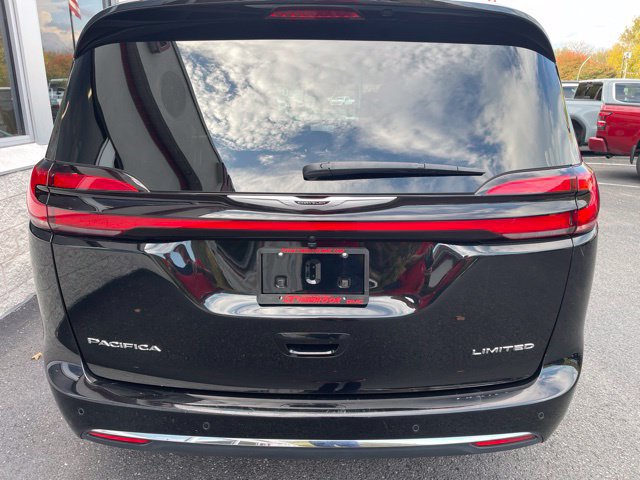 Used 2026 Chrysler Pacifica Limited FWD image 6