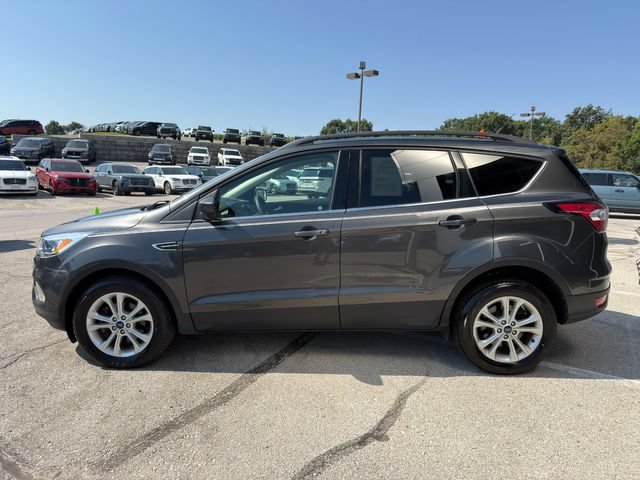 Used 2018 Ford Escape SE w/ Ford Safe & Smart Package AWD/4WD image 4