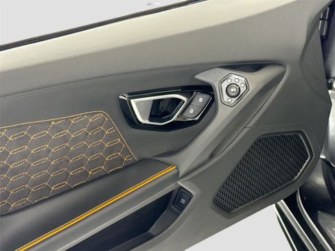 Used 2020 Lamborghini Huracan EVO image 14