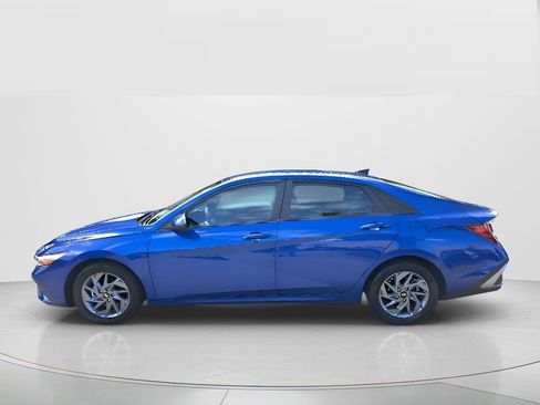 Used 2024 Hyundai Elantra SE FWD image 4