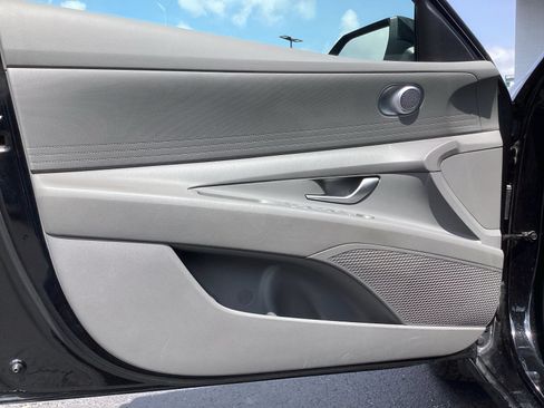 Used 2024 Hyundai Elantra SEL FWD image 30