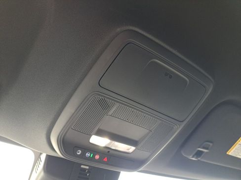 Used 2025 Chevrolet Traverse LT w/ Midnight/Sport Edition FWD image 32