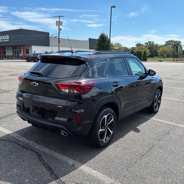 Used 2023 Chevrolet TrailBlazer RS w/ Convenience Package AWD/4WD image 3