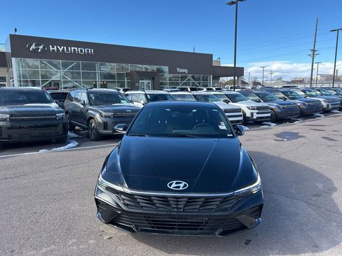 Used 2025 Hyundai Elantra SEL w/ Cargo Package image 2