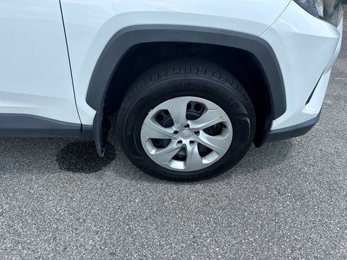 Used 2019 Toyota RAV4 LE w/ Carpet Mat Package FWD image 12