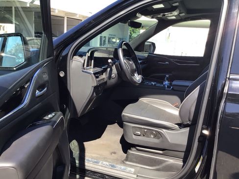 Used 2024 Cadillac Escalade Sport AWD/4WD image 4