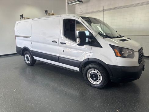 Used 2019 Ford Transit 150 130 Low Roof RWD image 2