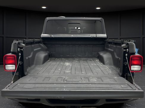 Used 2022 Jeep Gladiator Overland w/ Popular Equipment Package AWD/4WD image 25