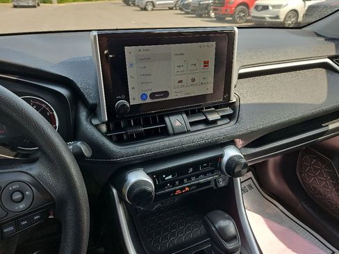 Used 2023 Toyota RAV4 LE AWD/4WD image 19