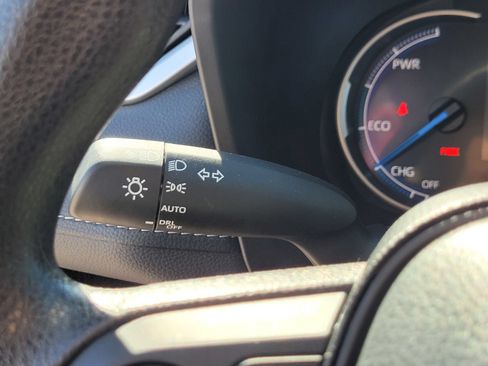Used 2025 Toyota RAV4 XLE AWD/4WD image 25