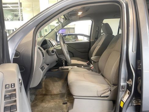 Used 2017 Nissan Frontier SV AWD/4WD image 6