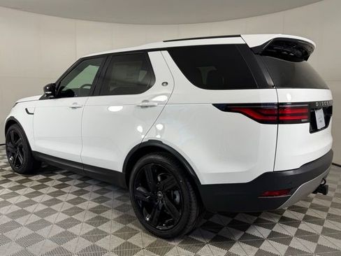 New 2026 Land Rover Discovery S image 4