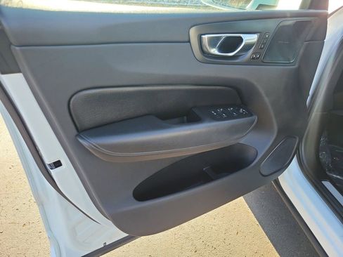 Used 2021 Volvo XC60 T5 Momentum w/ Advanced Package image 6