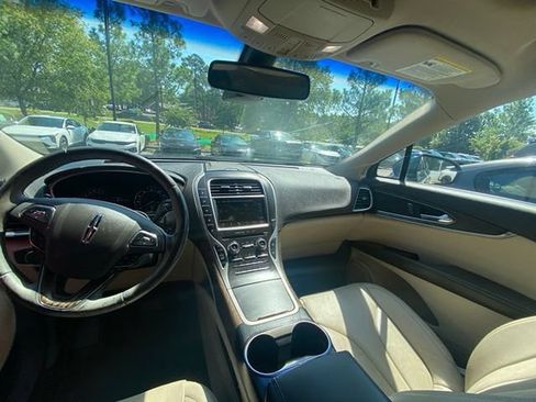 Used 2016 Lincoln MKX Reserve w/ Climate Package FWD image 2