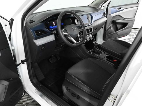 Certified 2024 Volkswagen Taos SE FWD image 15