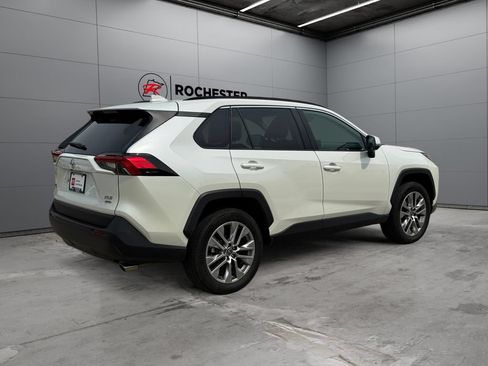Used 2022 Toyota RAV4 XLE Premium AWD/4WD image 5